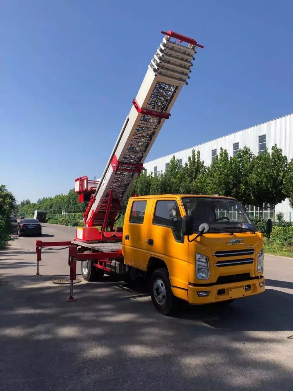 桐柏附近的云梯车出租服务：轻松解决高空作业需求