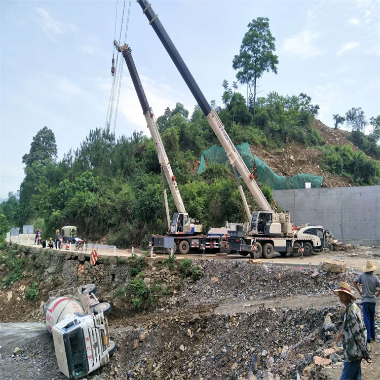 桐柏汽车掉沟里叫吊车救援要多少钱